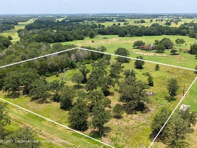 Primary bedroom at 1016 Private Road 7040 - Fedor Estates, Lexington, TX