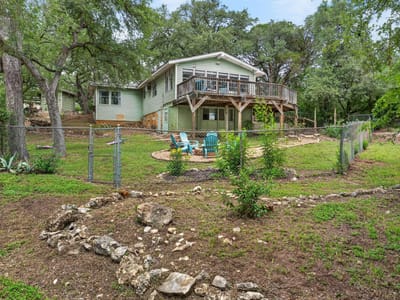 Living area at 1016 Windy Shores LOOP - 2 bed 1 bath home