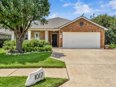Living area at 1017 Gulf WAY - 4 bed 2 bath home