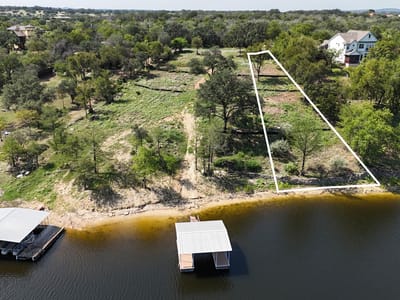 Living area - 1017 Lake Shore Lot 72 Dr Living area at 1017 Lake Shore Lot 72 Dr - Laguna Vista, Spicewood, TX