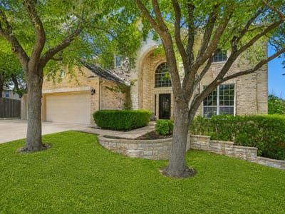 Living area at 1019 Bretton Woods DR - 4 bed 2 bath home