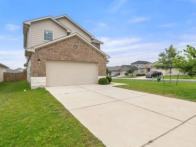 Living area at 102 Ashford WAY - 3 bed 2 bath home