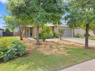Living area at 102 Esparza CT - 4 bed 2 bath home