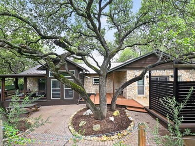 Living area at 102 N Lake Hills DR - 4 bed 4 bath home