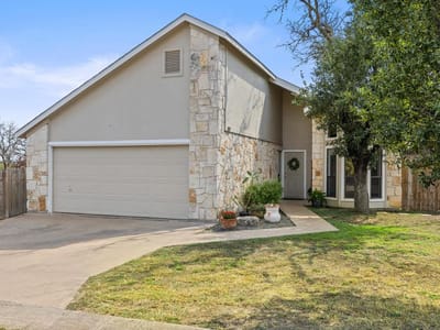 Living area at 102 Pitchfork DR - 3 bed 2 bath home