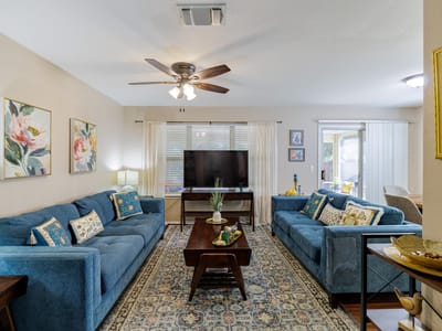 Primary bedroom at 102 Whitewing WAY - 2 bed 2 bath home