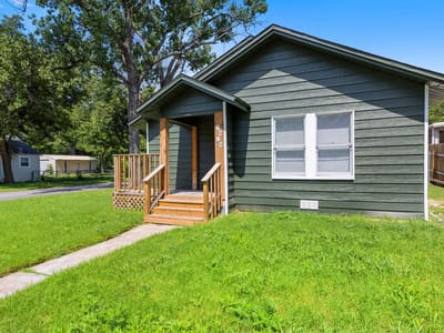 Primary bedroom at 1020 S 23rd St - 2 bed 1 bath home