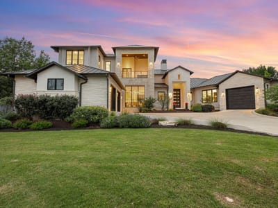 Living area at 10208 Milky WAY - 5 bed 5 bath home