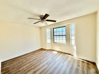 Photo 5 of 23 at 10208 Thomaswood LN - 4 bed 3 bath home