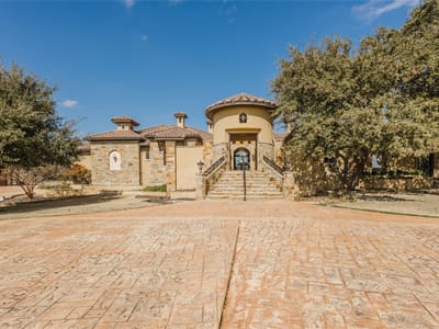Bathroom at 1024 Spanish Trl - 7 bed 4 bath home