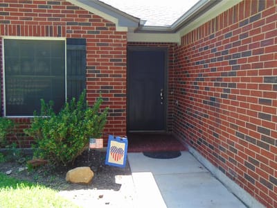 Living area at 1025 Mohican - 3 bed 2 bath home
