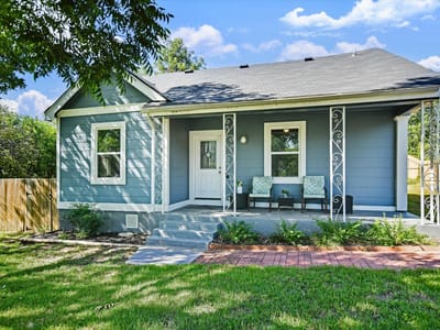 Living area at 103 E Hoopes Ave - 3 bed 2 bath home