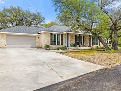 Living area at 103 Leaning Oak Cir - 3 bed 2 bath home