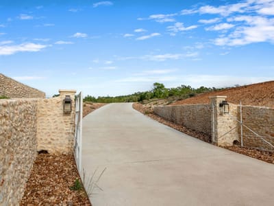 Living area at 103 Mount Gainor Rd - Mesa Del Arroyo, Dripping Springs, TX