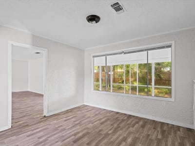 Property photo 5 at 103 W Beaumont - 4 bed 2 bath home
