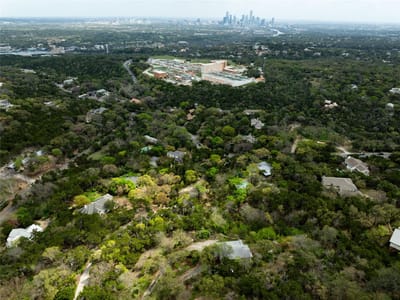 Living area at 103 Yaupon Valley RD - Westlake Hills, Austin, TX