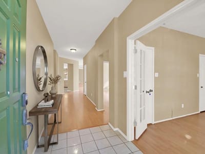Photo 3 of 40 at 1030 Disraeli CIR - 4 bed 2 bath home