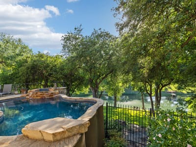 Living area at 1033 River Ter - 3 bed 3 bath home