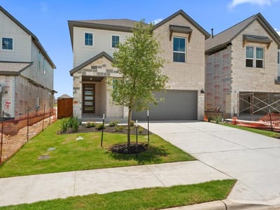 Living area at 104 Balboa Drive - 4 bed 3 bath home