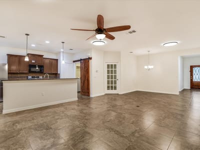 Property photo 5 at 104 Medina Creek CV - 3 bed 2 bath home