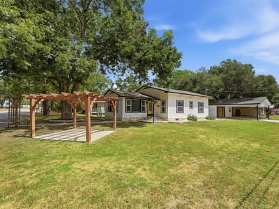Property photo 2 at 104 N Bright ST - 3 bed 1 bath home
