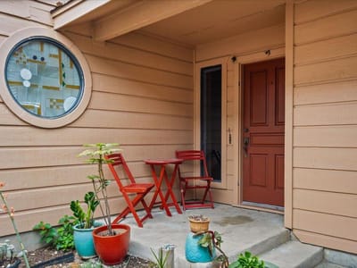 Primary bedroom at 104 Overlook CIR - 2 bed 2 bath home