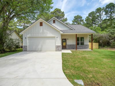 Living area at 104 Pony Grass LN - 3 bed 2 bath home