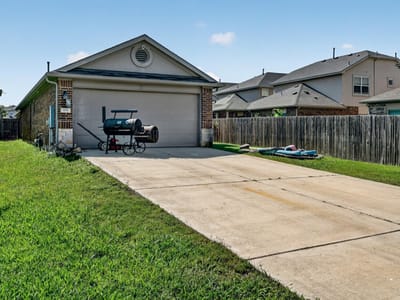 Living area at 104 Schuster CT - 3 bed 2 bath home