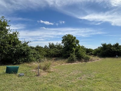 Living area at 104 Strada Luca ST - Vineyard At Florence Sec 01, Florence, TX