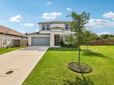 Living area at 104 Terminus TRL - 5 bed 3 bath home
