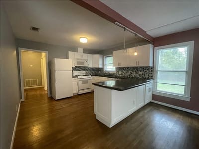 Photo 4 of 13 at 1041 Rosemont ST - 3 bed 1 bath home
