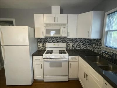 Photo 5 of 13 at 1041 Rosemont ST - 3 bed 1 bath home