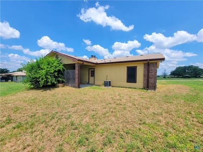 Living area at 10413 Trimmier RD - Cosper Creek Add, Killeen, TX