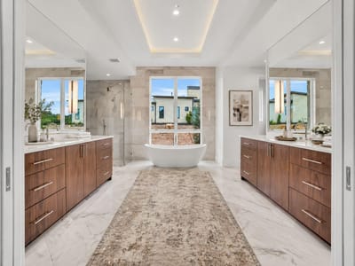 Kitchen at 1043 Overlook Pkwy - 4 bed 4 bath home