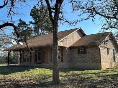 Living area at 1047 Private Road 3022 - 3 bed 2 bath home