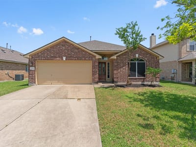 Living area at 1049 Regency LN - 3 bed 2 bath home