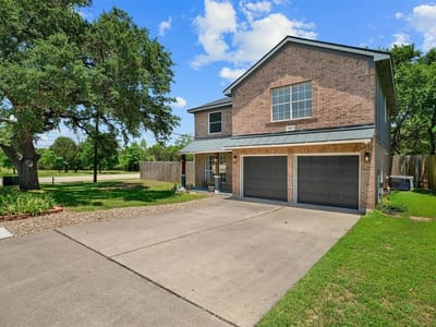 Primary bedroom at 105 Bluejack PL - 3 bed 2 bath home