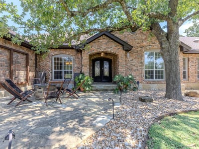 Living area at 105 Bonnie Rose - 6 bed 3 bath home