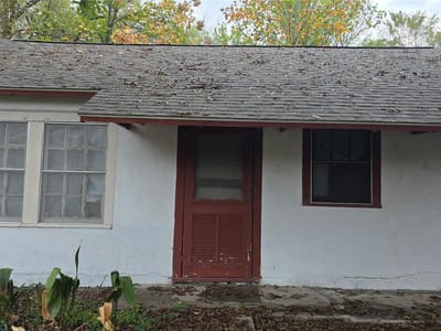 Primary bedroom at 105 E Walnut Dr - 2 bed 1 bath home