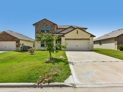 Living area at 105 Green Jay Dr - 4 bed 2 bath home
