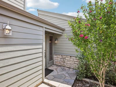 Property photo 2 at 105 Overlook CIR - 2 bed 2 bath home