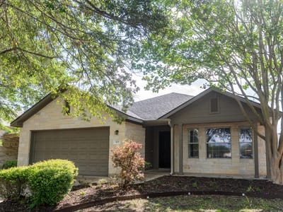 Living area at 105 Remington RUN - 4 bed 2 bath home