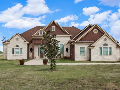 Living area at 1050 Fm 619 RD - 6 bed 5 bath home