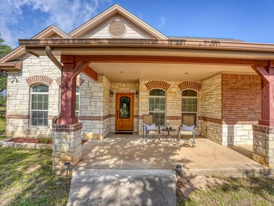 Living area at 1050  Twisted Oak Dr - 3 bed 3 bath home