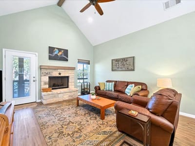 Living area at 10500 W Lakeview DR - 2 bed 2 bath home