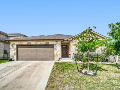 Living area at 10505 Mager Ln - 4 bed 3 bath home