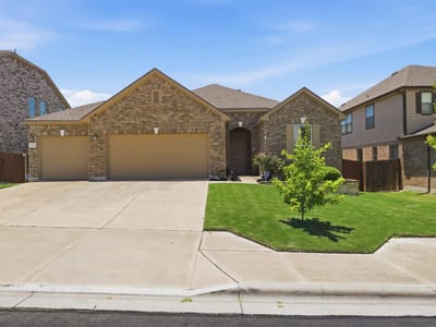 Living area at 1058 Toltec TRL - 3 bed 2 bath home