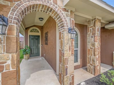 Living area at 1058 Venice DR - 4 bed 2 bath home