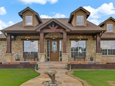 Living area at 106 Deep Lake Dr - 4 bed 3 bath home