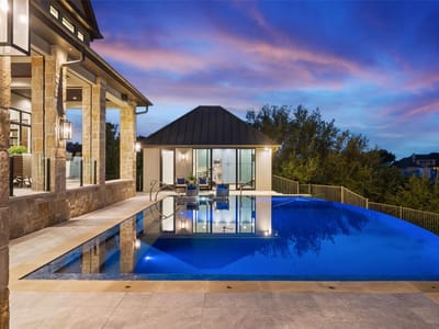 Living area at 106 Diamond Hill Dr - 6 bed 6 bath home